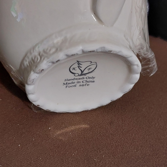 Vintage Teapot Cup Set Stacked White Porcelain with Relief Molded White Flowers - Picture 10 of 15